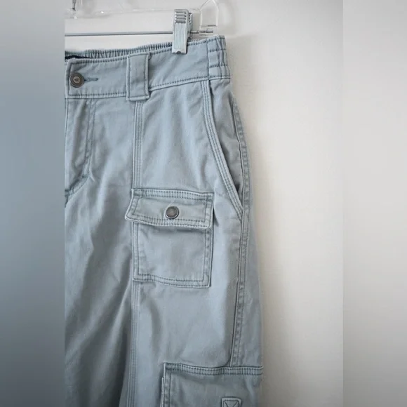 Hollister Women’s Light Gray Low-Rise Baggy Cargo Pants Sz 4R - Picture 7 of 16